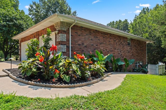 1745 N Carnegie Road, Nixa, MO 65714