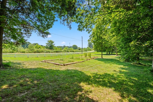 1745 N Carnegie Road, Nixa, MO 65714