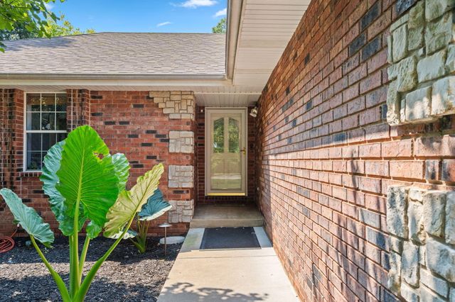 1745 N Carnegie Road, Nixa, MO 65714