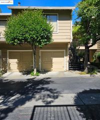 2419 Saint Helena Dr 6, Hayward, CA 94542