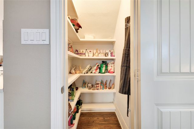 828 Elsbeth Street, Dallas, TX 75208