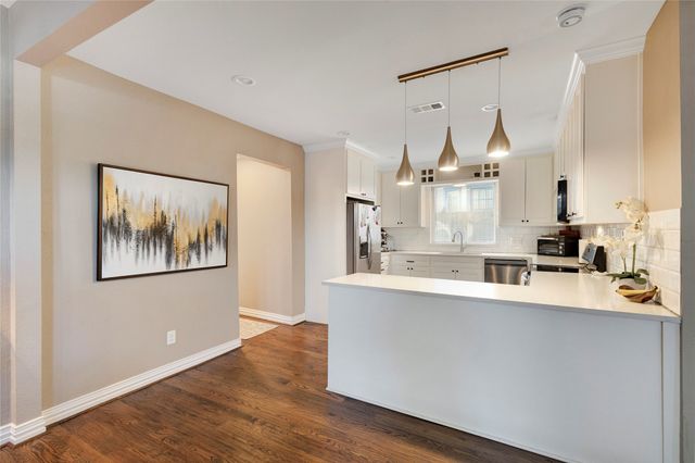 828 Elsbeth Street, Dallas, TX 75208