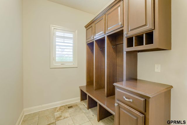 407 S 198th Street, Elkhorn, NE 68022