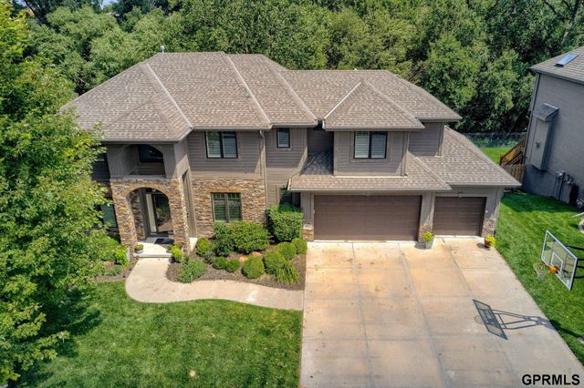 407 S 198th Street, Elkhorn, NE 68022