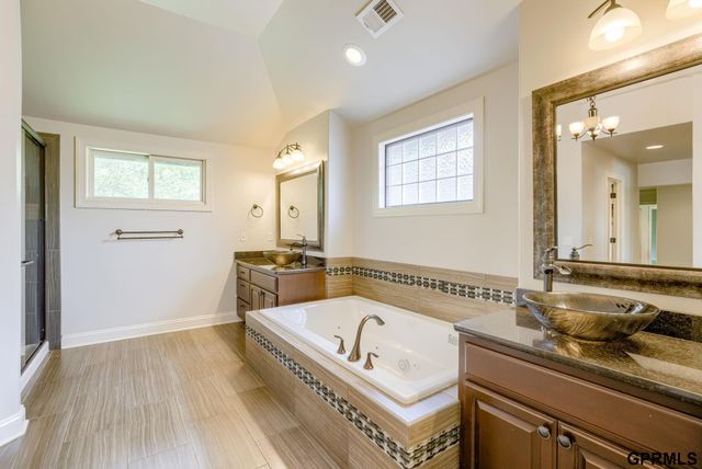 407 S 198th Street, Elkhorn, NE 68022