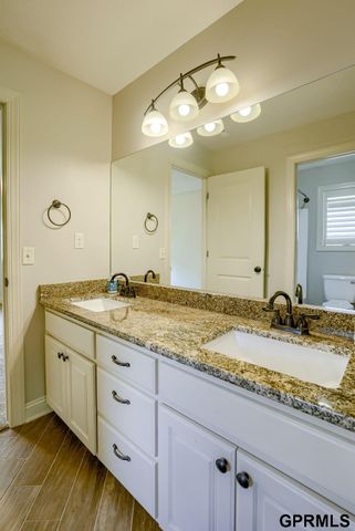 407 S 198th Street, Elkhorn, NE 68022