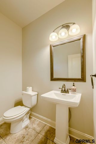 407 S 198th Street, Elkhorn, NE 68022