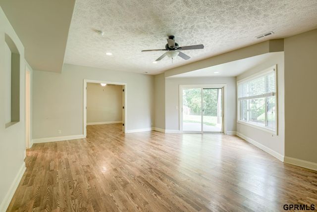 407 S 198th Street, Elkhorn, NE 68022