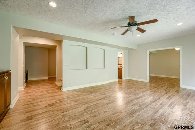 407 S 198th Street, Elkhorn, NE 68022