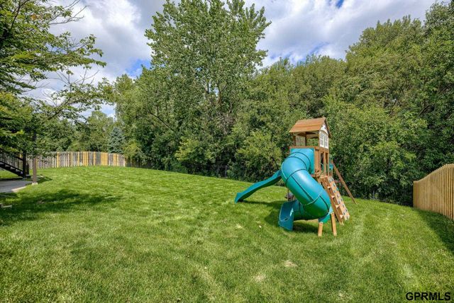 407 S 198th Street, Elkhorn, NE 68022