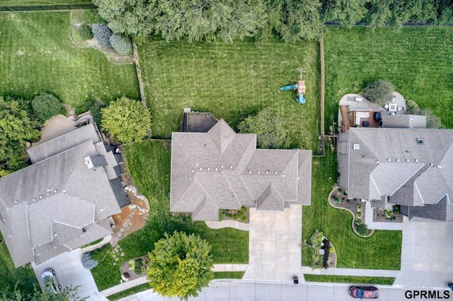 407 S 198th Street, Elkhorn, NE 68022