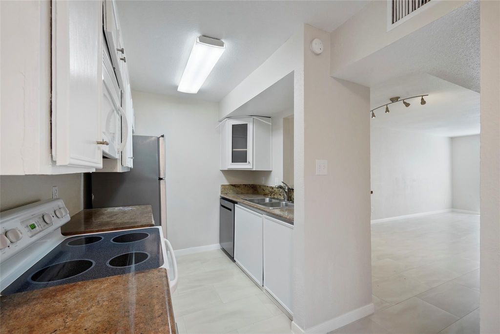 17210 Imperial Valley Drive 2, Houston, TX 77060