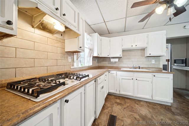 611 W Gentry Street, Henryetta, OK 74437