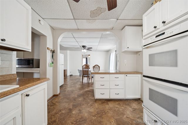 611 W Gentry Street, Henryetta, OK 74437