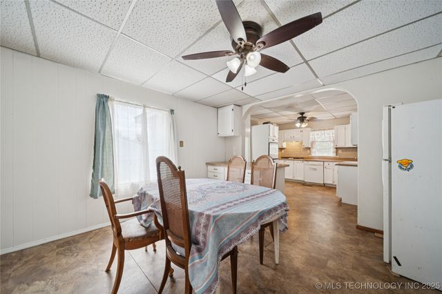 611 W Gentry Street, Henryetta, OK 74437