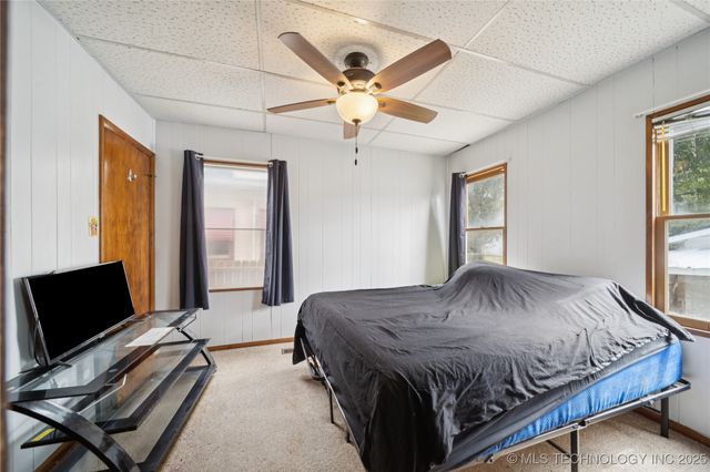 611 W Gentry Street, Henryetta, OK 74437