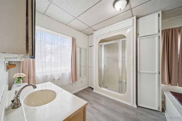 611 W Gentry Street, Henryetta, OK 74437