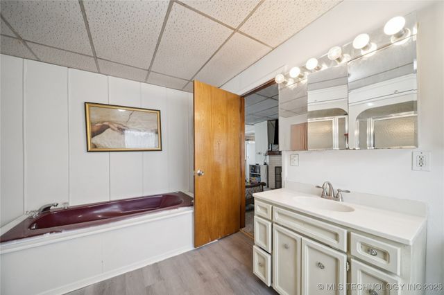 611 W Gentry Street, Henryetta, OK 74437