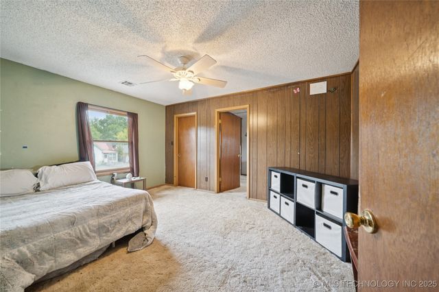 611 W Gentry Street, Henryetta, OK 74437