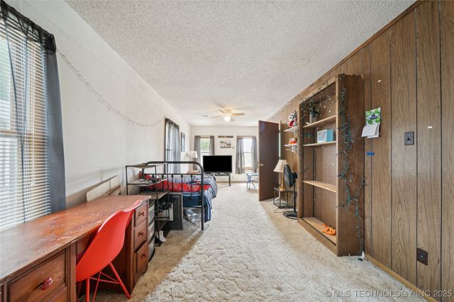 611 W Gentry Street, Henryetta, OK 74437