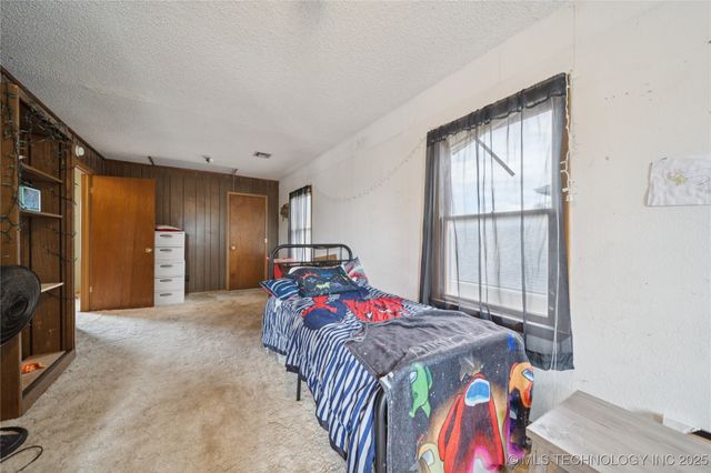 611 W Gentry Street, Henryetta, OK 74437