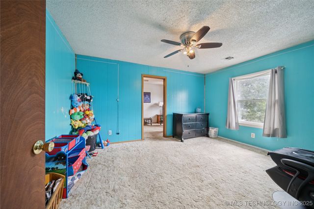 611 W Gentry Street, Henryetta, OK 74437