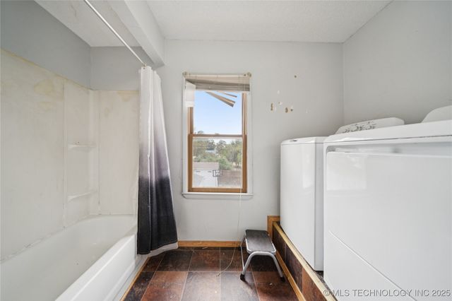 611 W Gentry Street, Henryetta, OK 74437