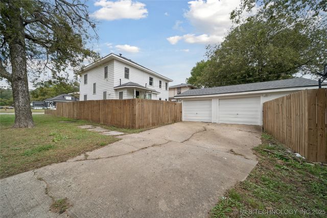 611 W Gentry Street, Henryetta, OK 74437