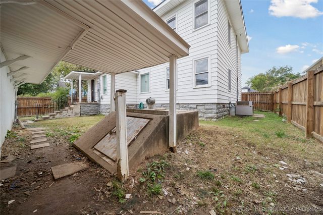 611 W Gentry Street, Henryetta, OK 74437