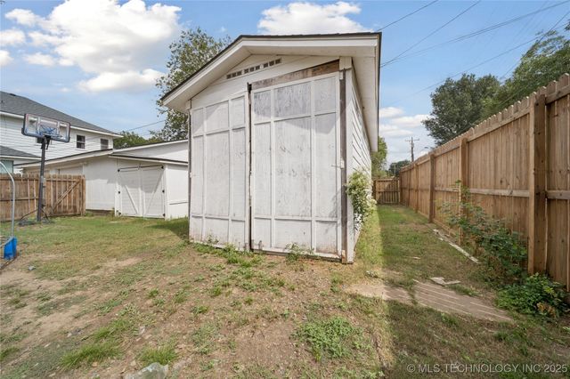 611 W Gentry Street, Henryetta, OK 74437