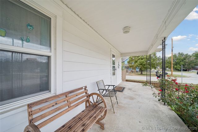 611 W Gentry Street, Henryetta, OK 74437