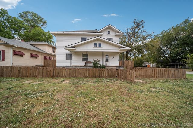 611 W Gentry Street, Henryetta, OK 74437