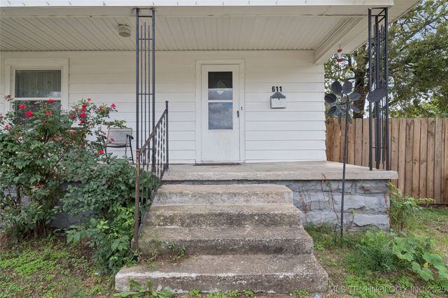 611 W Gentry Street, Henryetta, OK 74437
