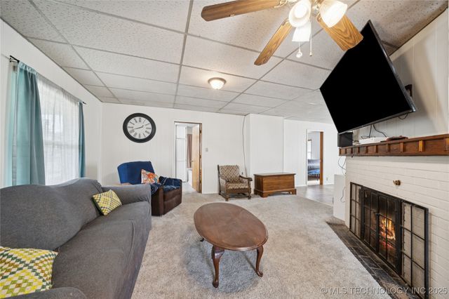 611 W Gentry Street, Henryetta, OK 74437