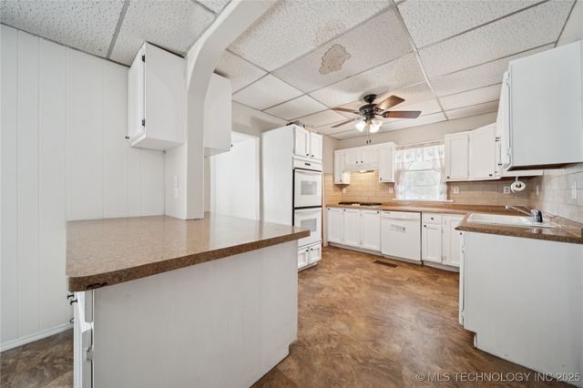 611 W Gentry Street, Henryetta, OK 74437