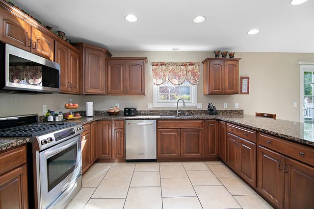 444 Highpoint Circle North, Bourbonnais, IL 60914