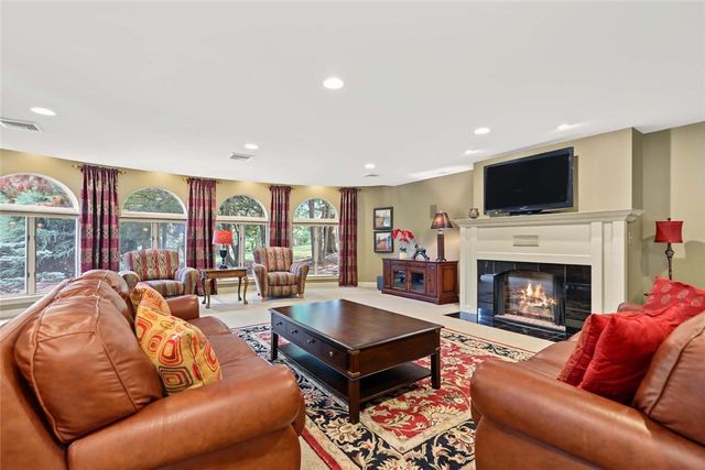 65 Viva Way, Woonsocket, RI 02895