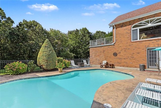 65 Viva Way, Woonsocket, RI 02895