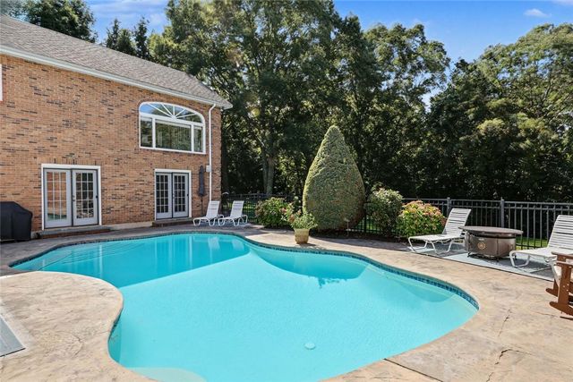 65 Viva Way, Woonsocket, RI 02895