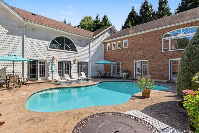 65 Viva Way, Woonsocket, RI 02895