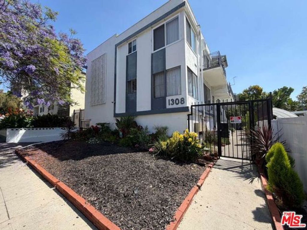 1308 Poinsettia Place 8, Los Angeles, CA 90046