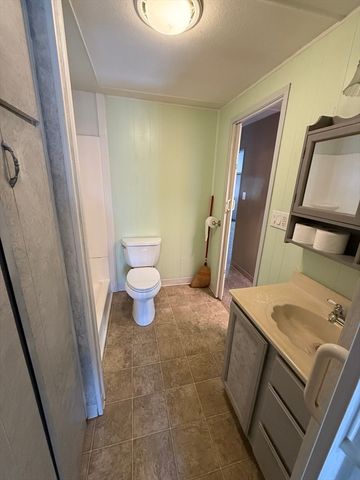 4 Center Street, Brimfield, MA 01010