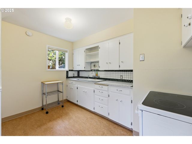 9314 N TIOGA Ave, Portland, OR 97203