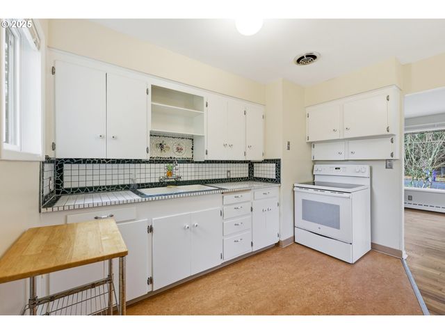 9314 N TIOGA Ave, Portland, OR 97203