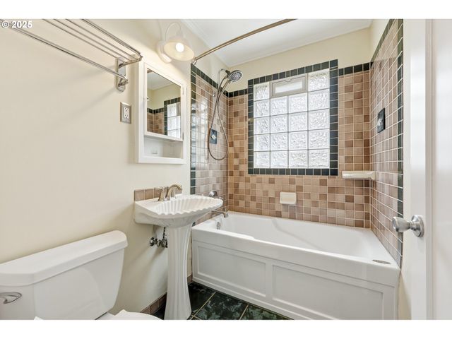 9314 N TIOGA Ave, Portland, OR 97203