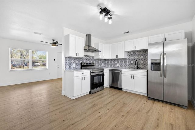 901 N NANCY TERRACE, Plant City, FL 33563