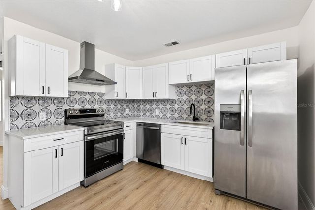 901 N NANCY TERRACE, Plant City, FL 33563