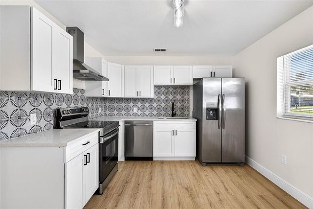 901 N NANCY TERRACE, Plant City, FL 33563