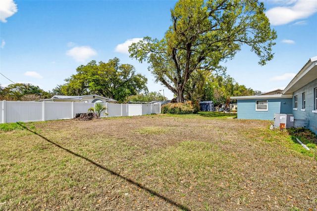 901 N NANCY TERRACE, Plant City, FL 33563