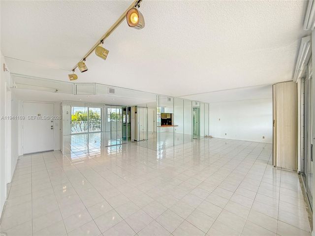 16570 NE 26th Ave 2J, North Miami Beach, FL 33160